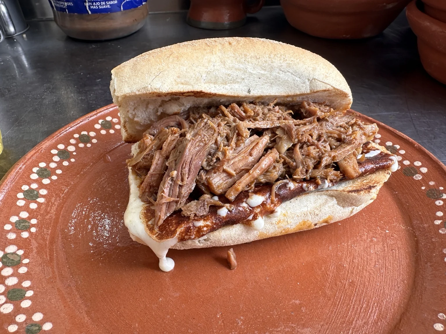 Torta de birria con queso de La Chingada Birria